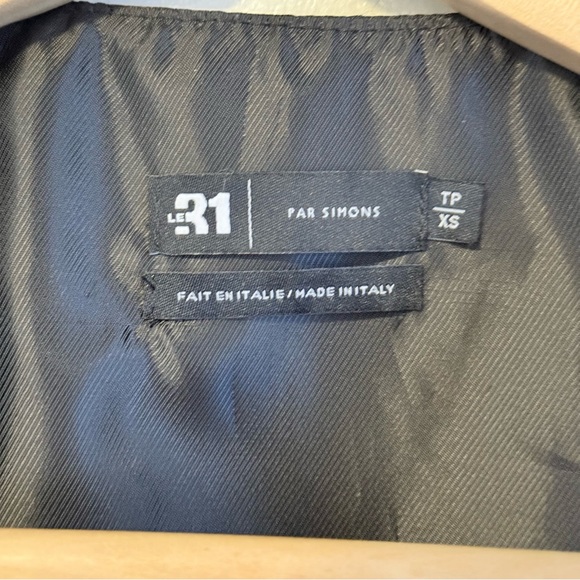 Simons Italian Black Button-Up Vest - Picture 3 of 3